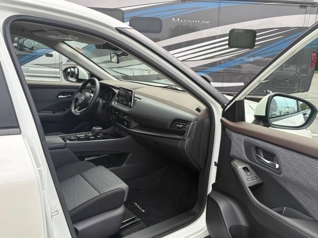 Used 2023 Nissan Rogue SV AWD/4WD image 26
