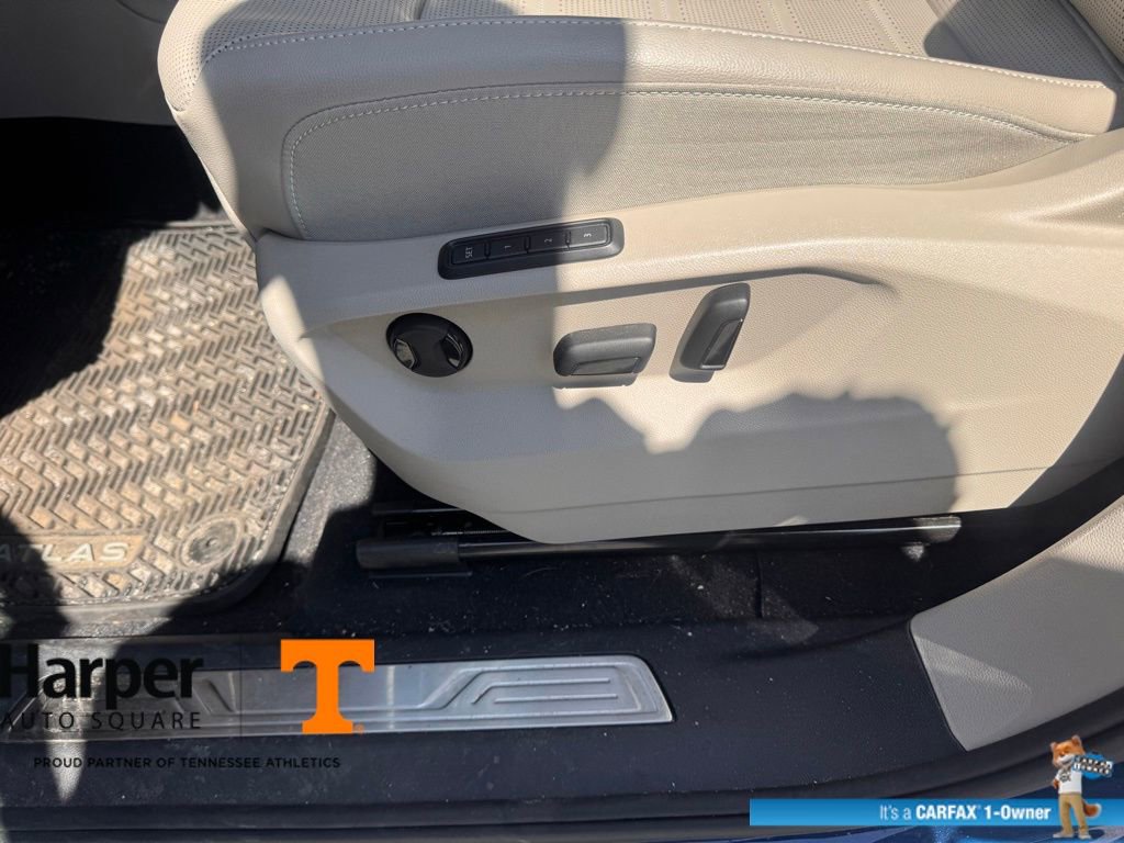 Used 2025 Volkswagen Atlas SEL AWD/4WD image 18