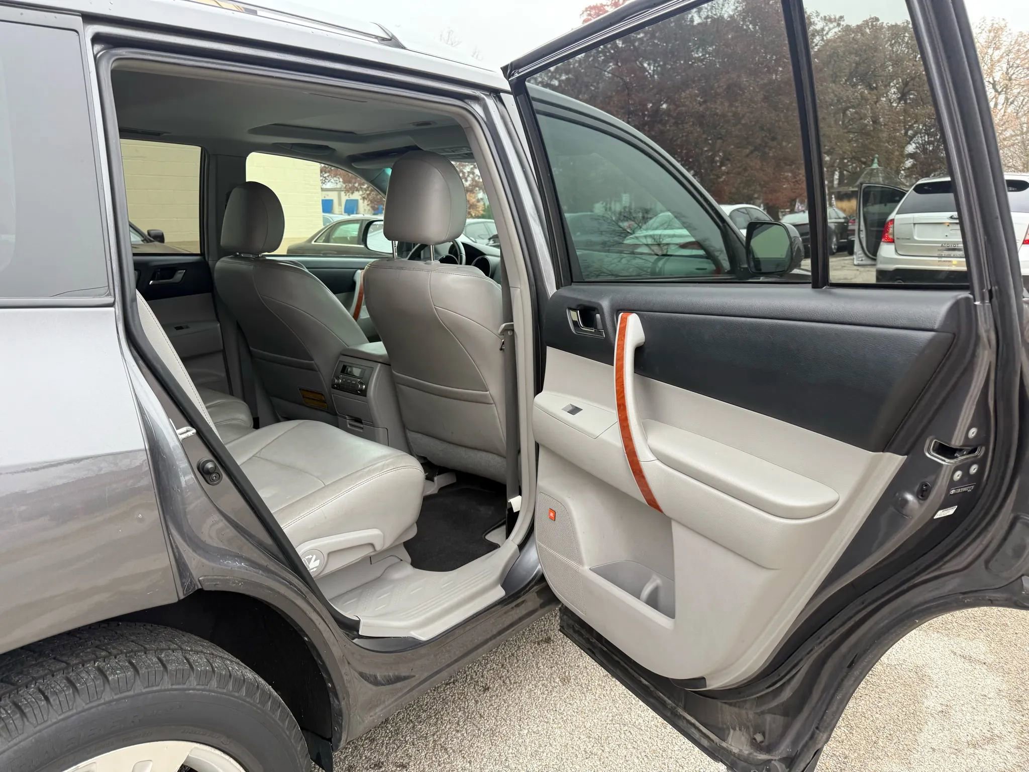 Used 2010 Toyota Highlander Limited image 15