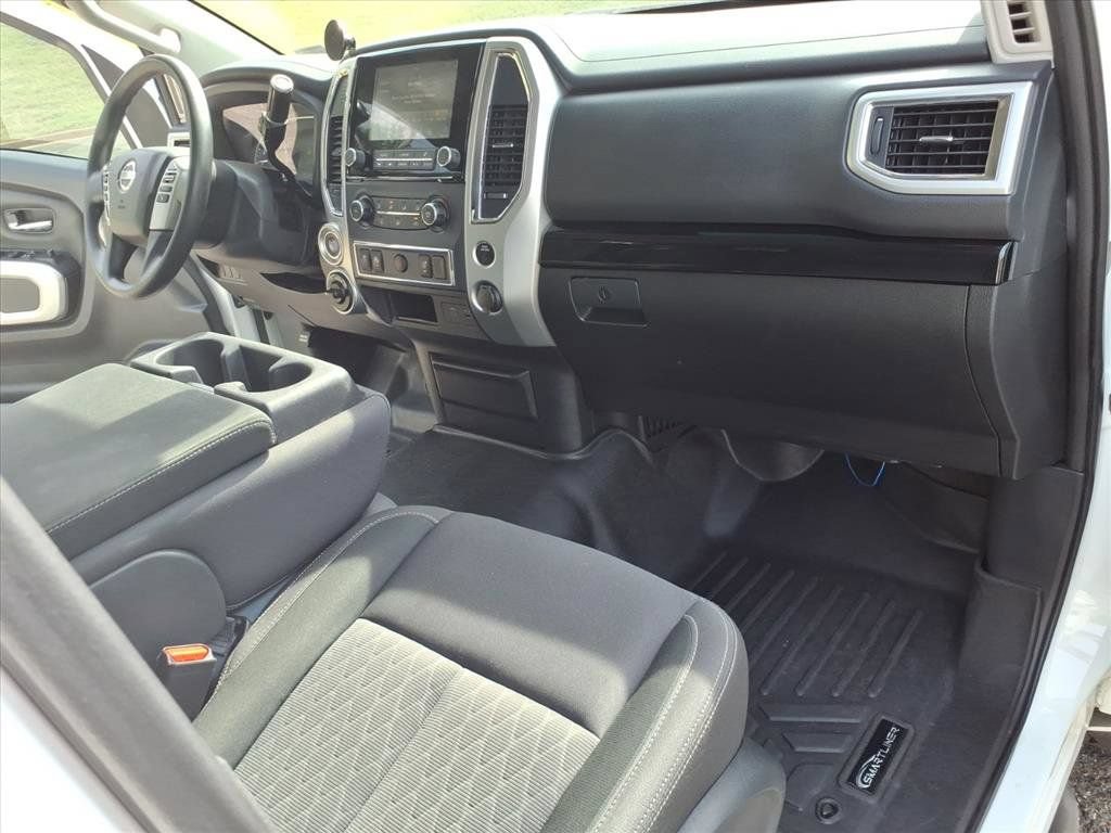 Used 2021 Nissan Titan SV AWD/4WD image 17