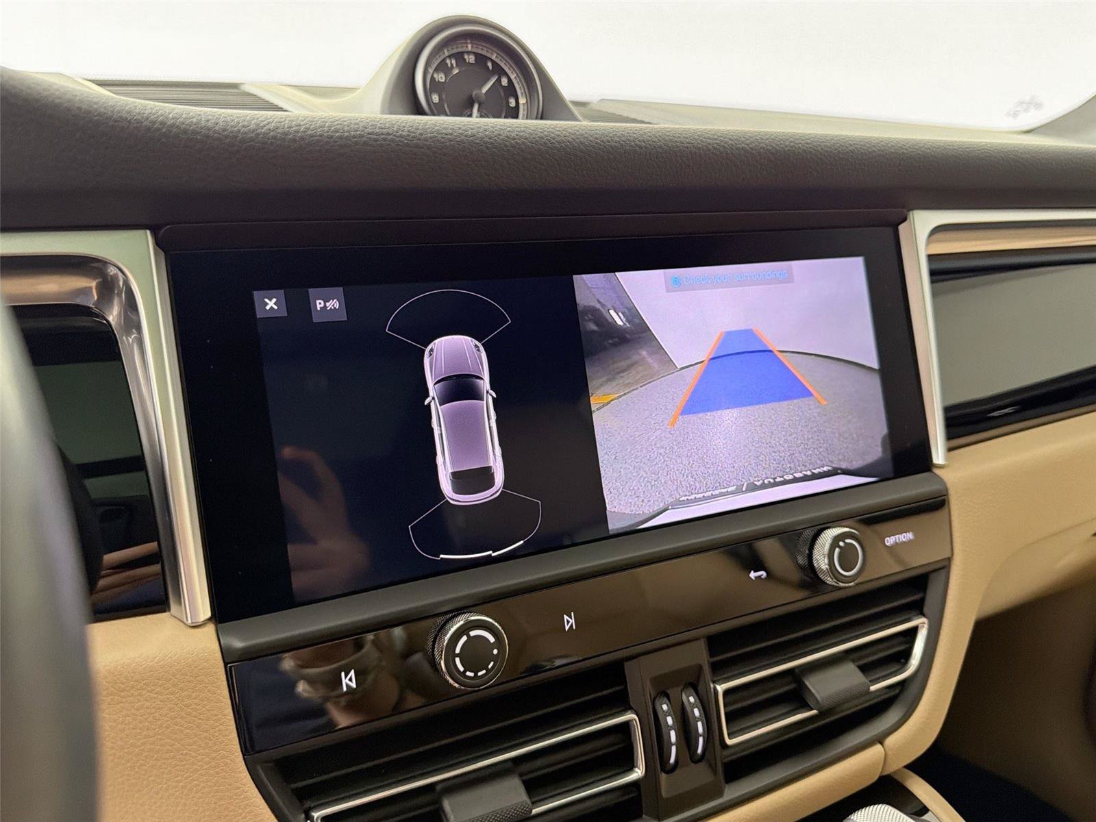 Certified 2023 Porsche Macan S AWD/4WD image 23
