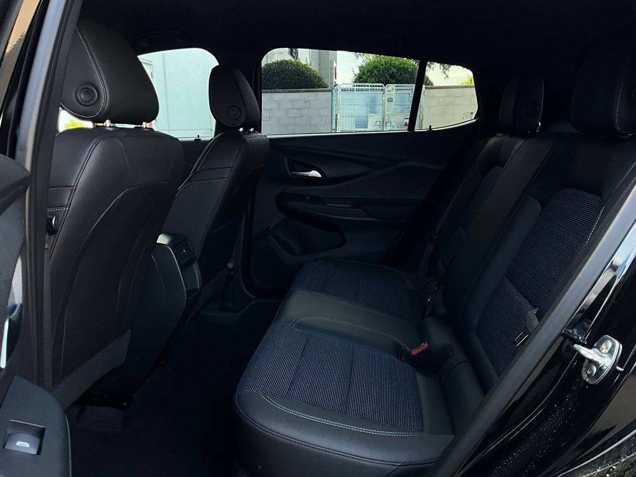 Used 2025 Buick Envista Preferred image 11