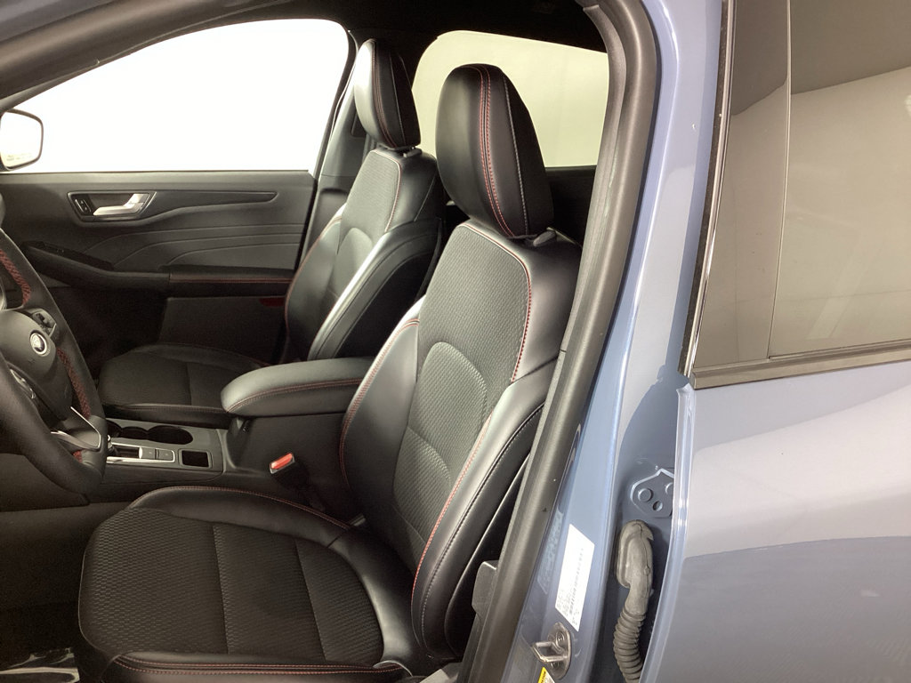 Used 2024 Ford Escape ST-Line w/ Tech Pack #1 AWD/4WD image 9