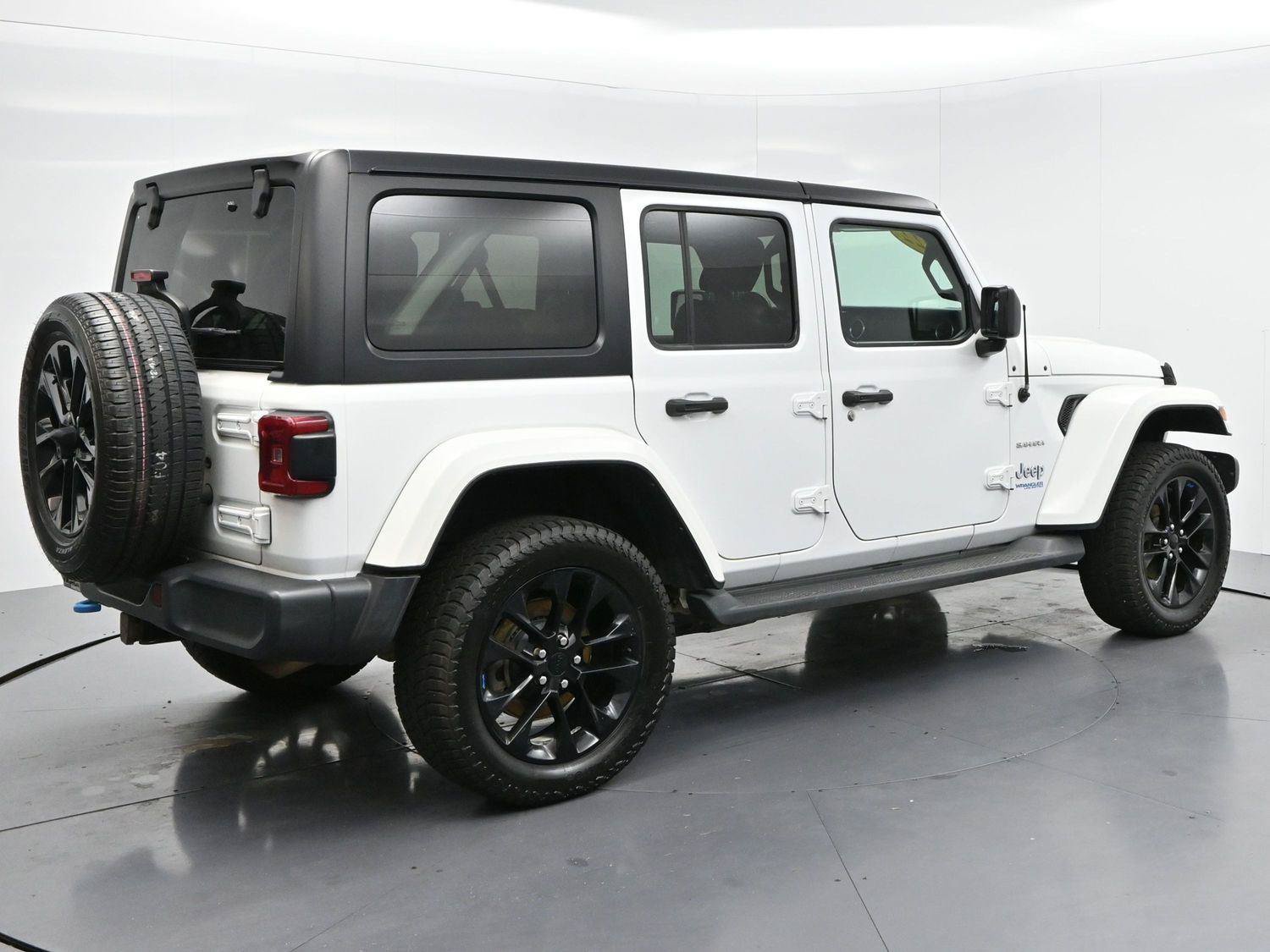 Used 2022 Jeep Wrangler Unlimited Sahara AWD/4WD image 7