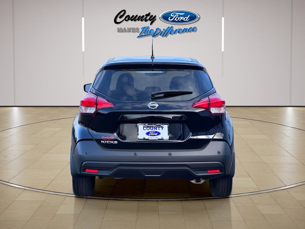 Used 2020 Nissan Kicks S image 4