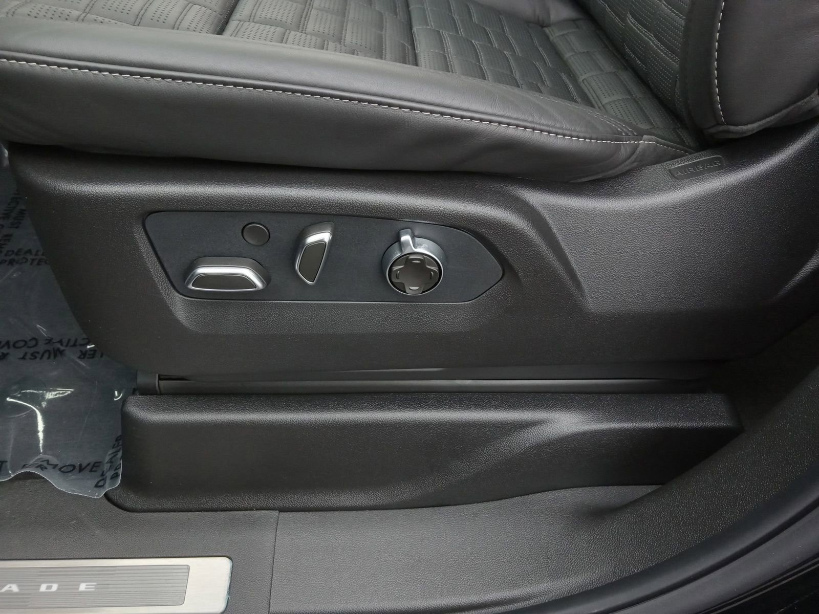 Used 2026 Cadillac Escalade Platinum Sport w/ LPO, ONYX Package image 20