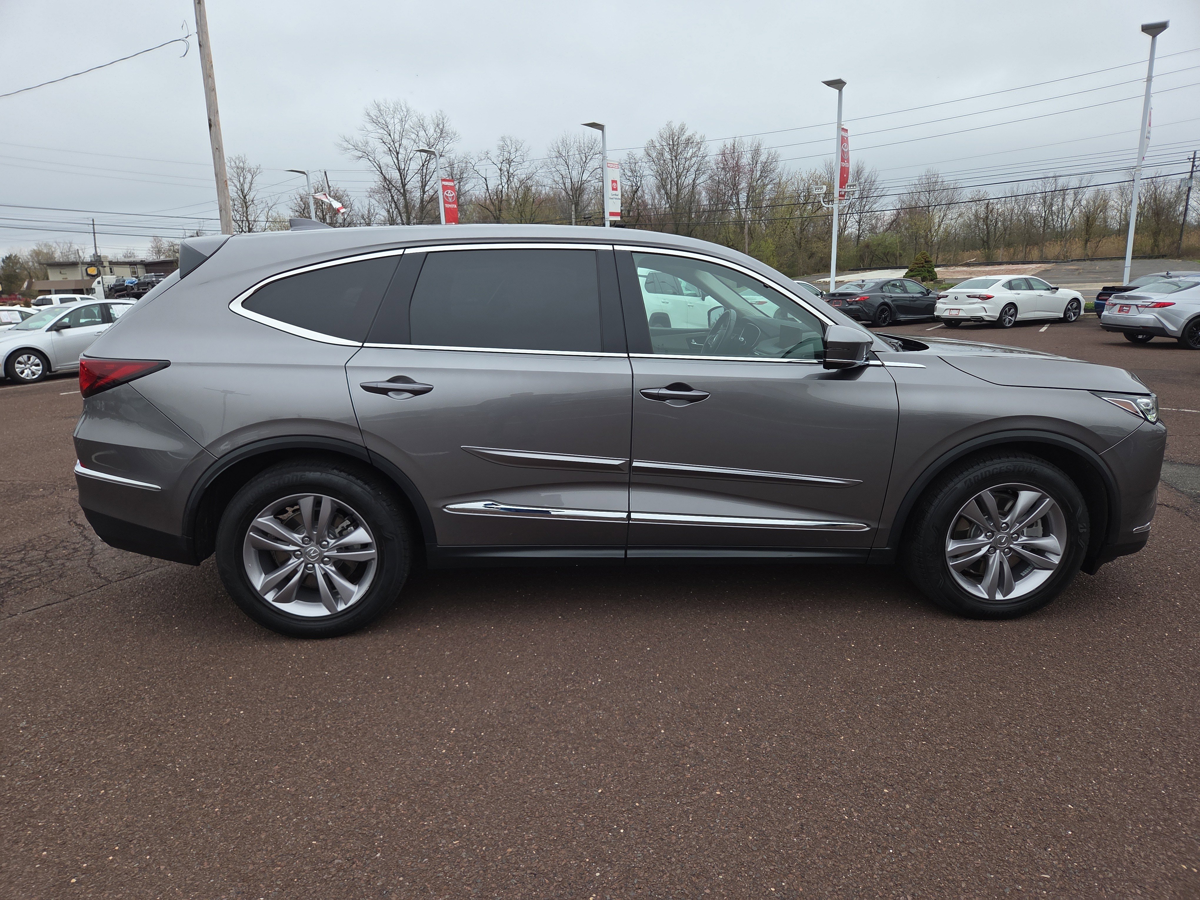 Used 2024 Acura MDX SH-AWD image 2