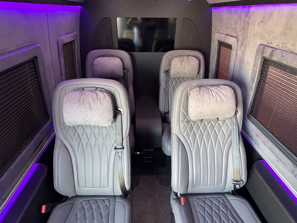 Used 2024 Mercedes-Benz Sprinter 2500 image 16