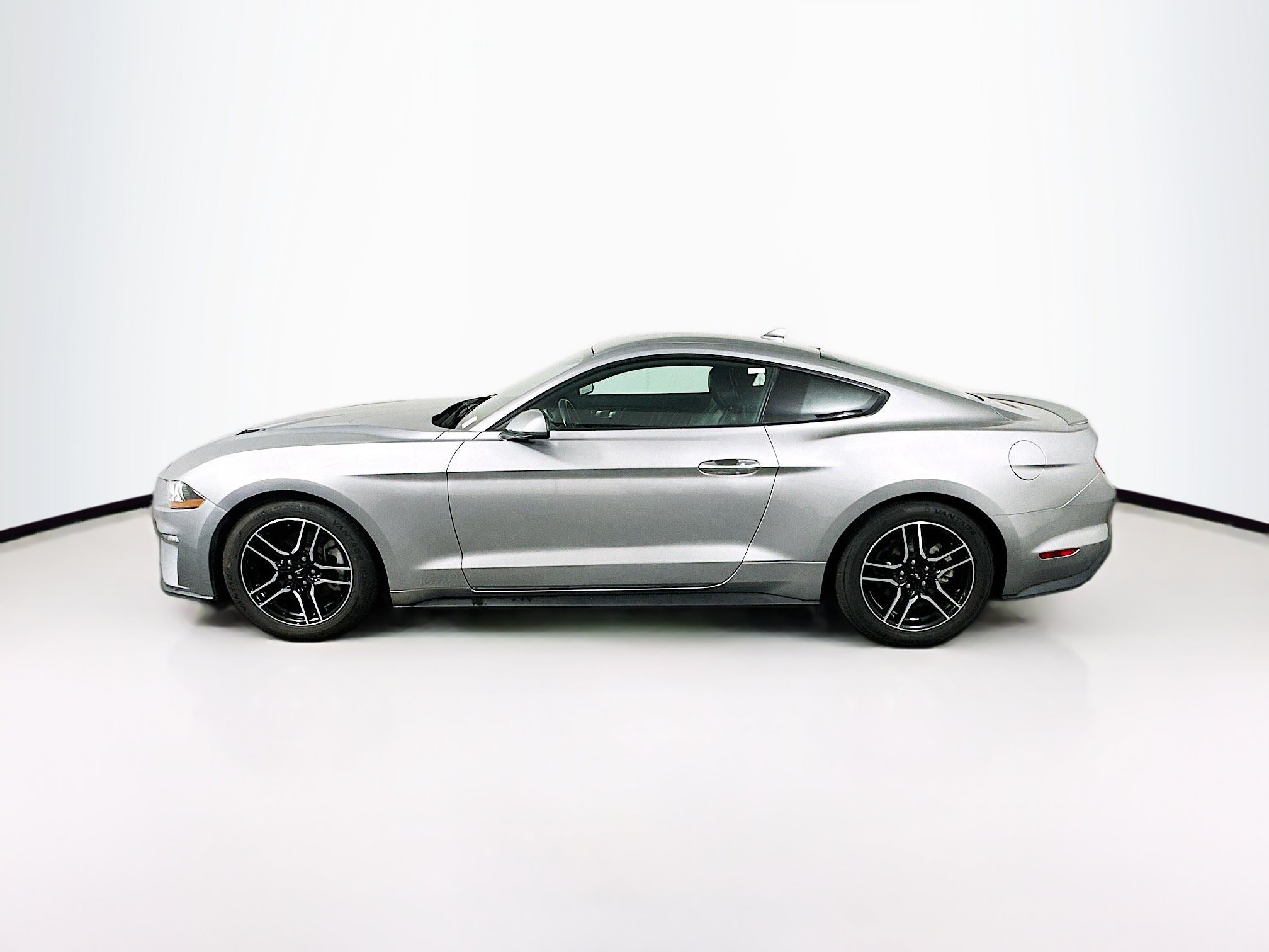Used 2022 Ford Mustang Premium RWD image 4