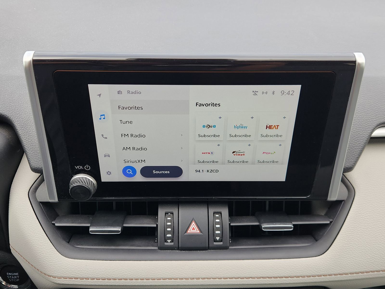 Used 2023 Toyota RAV4 XLE Premium image 20