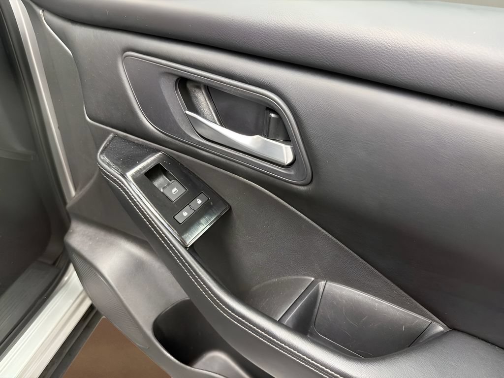 Used 2024 Nissan Rogue SV FWD image 28