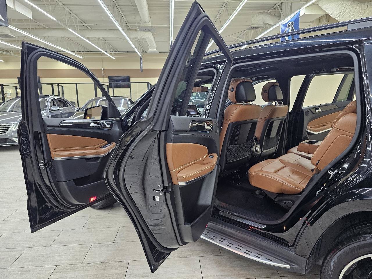 Used 2018 Mercedes-Benz GLS 550 4MATIC image 16