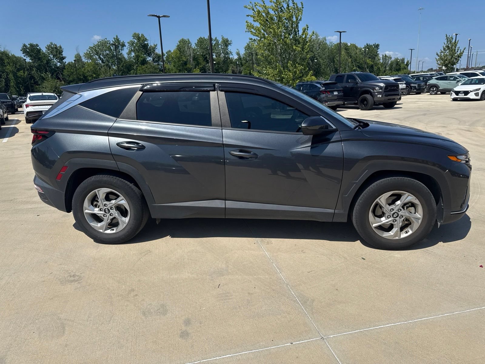 Used 2024 Hyundai Tucson SEL FWD image 2