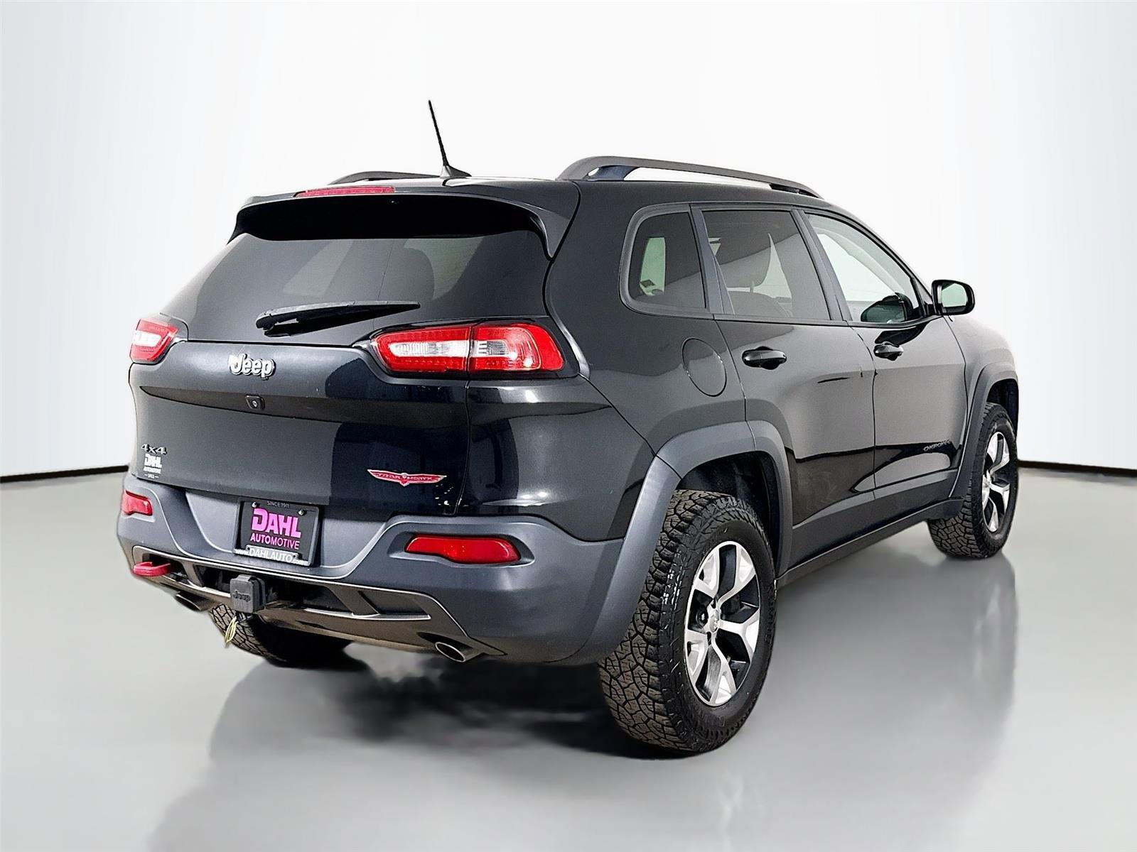 Used 2016 Jeep Cherokee Trailhawk AWD/4WD image 13