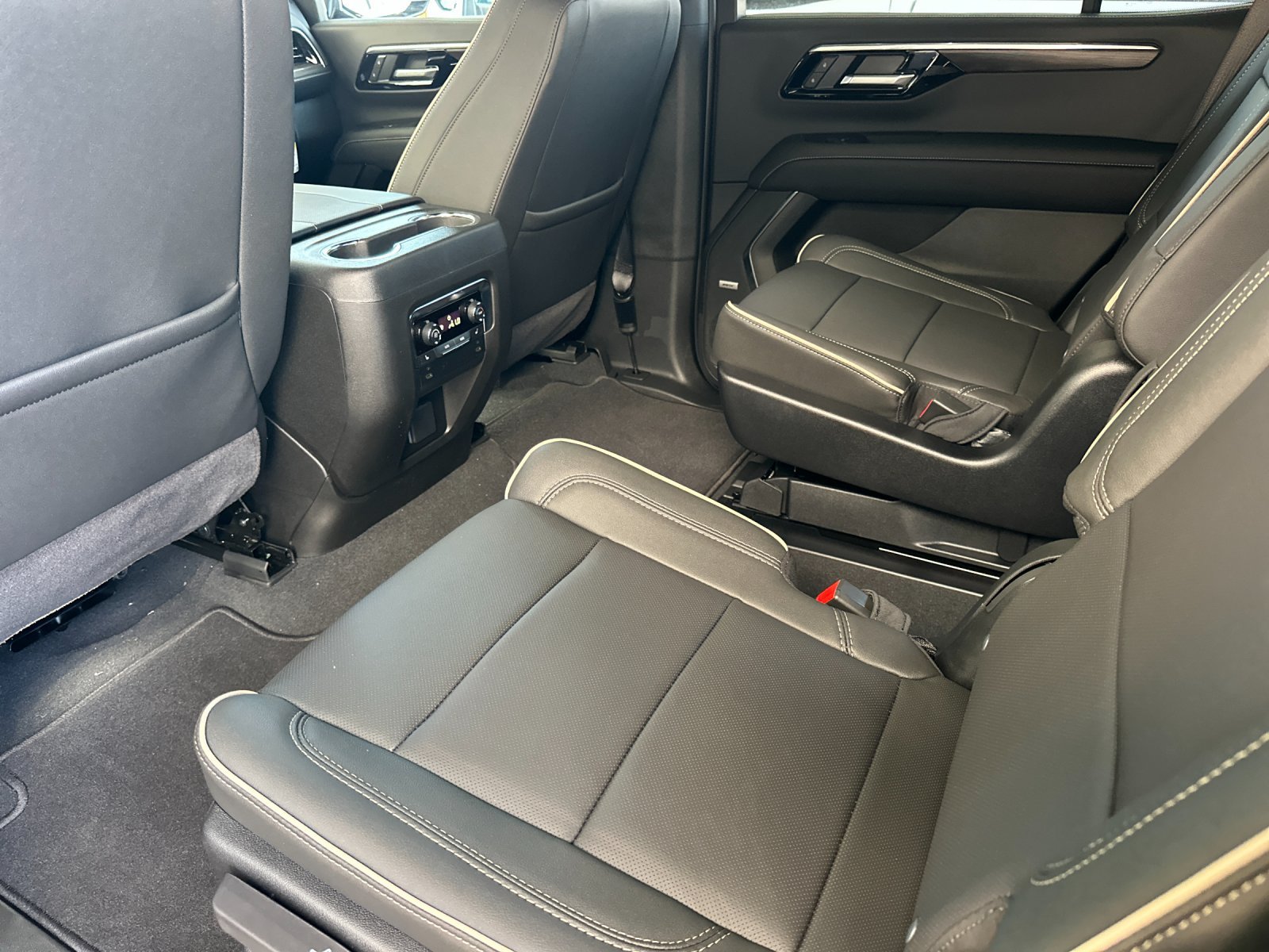 New 2026 Chevrolet Tahoe Premier w/ Sun And Tow Package AWD/4WD image 12