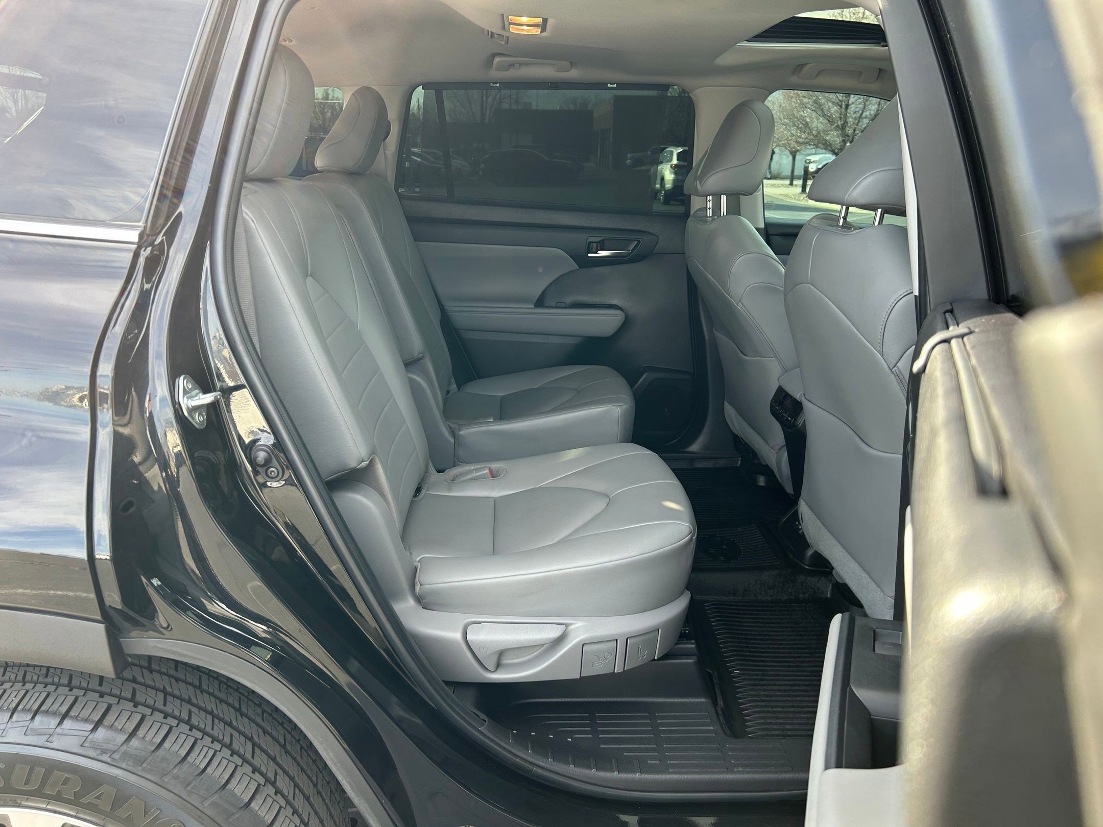 Certified 2023 Toyota Highlander XLE image 25