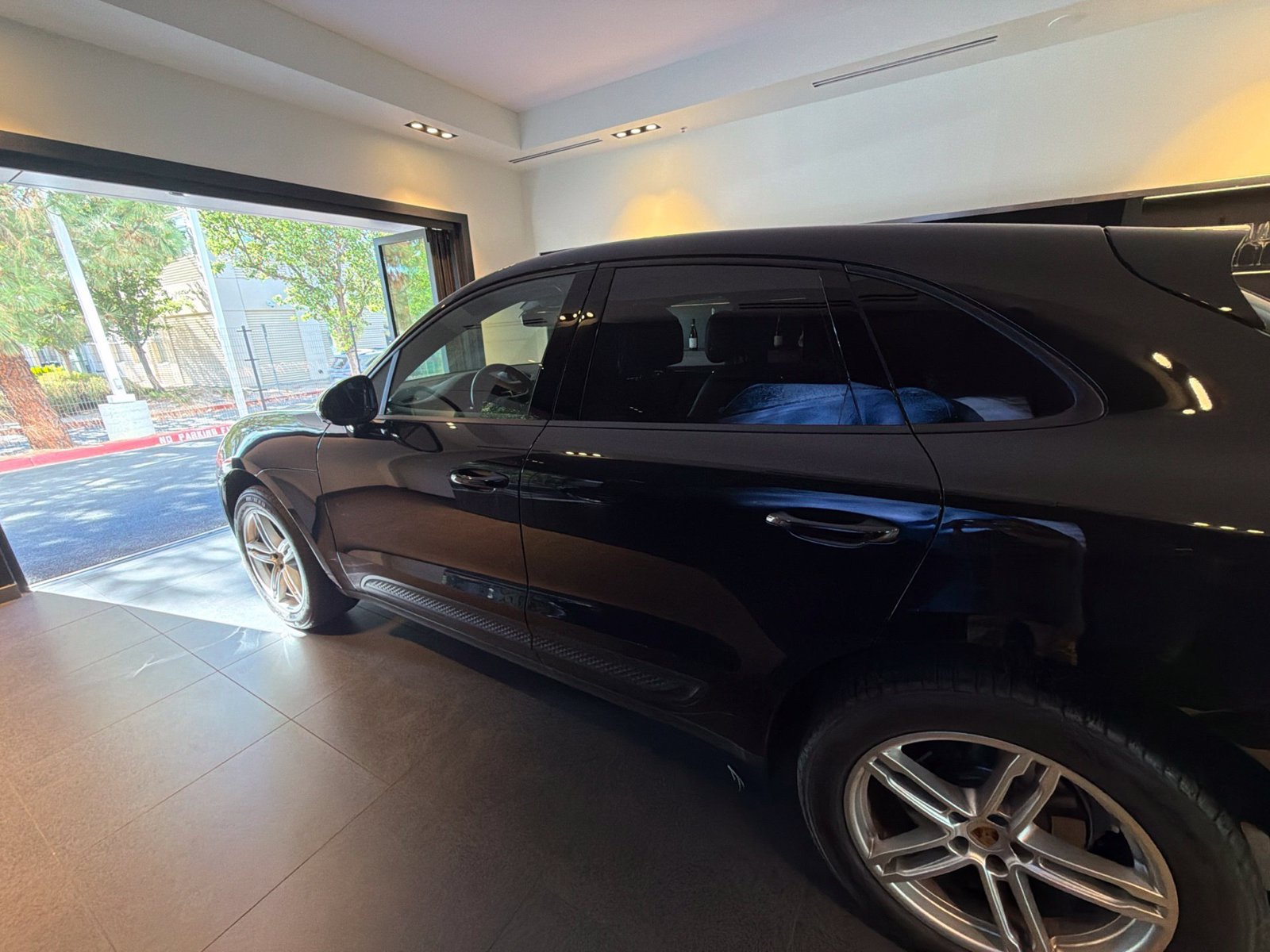 Certified 2023 Porsche Macan Turbo AWD/4WD image 6