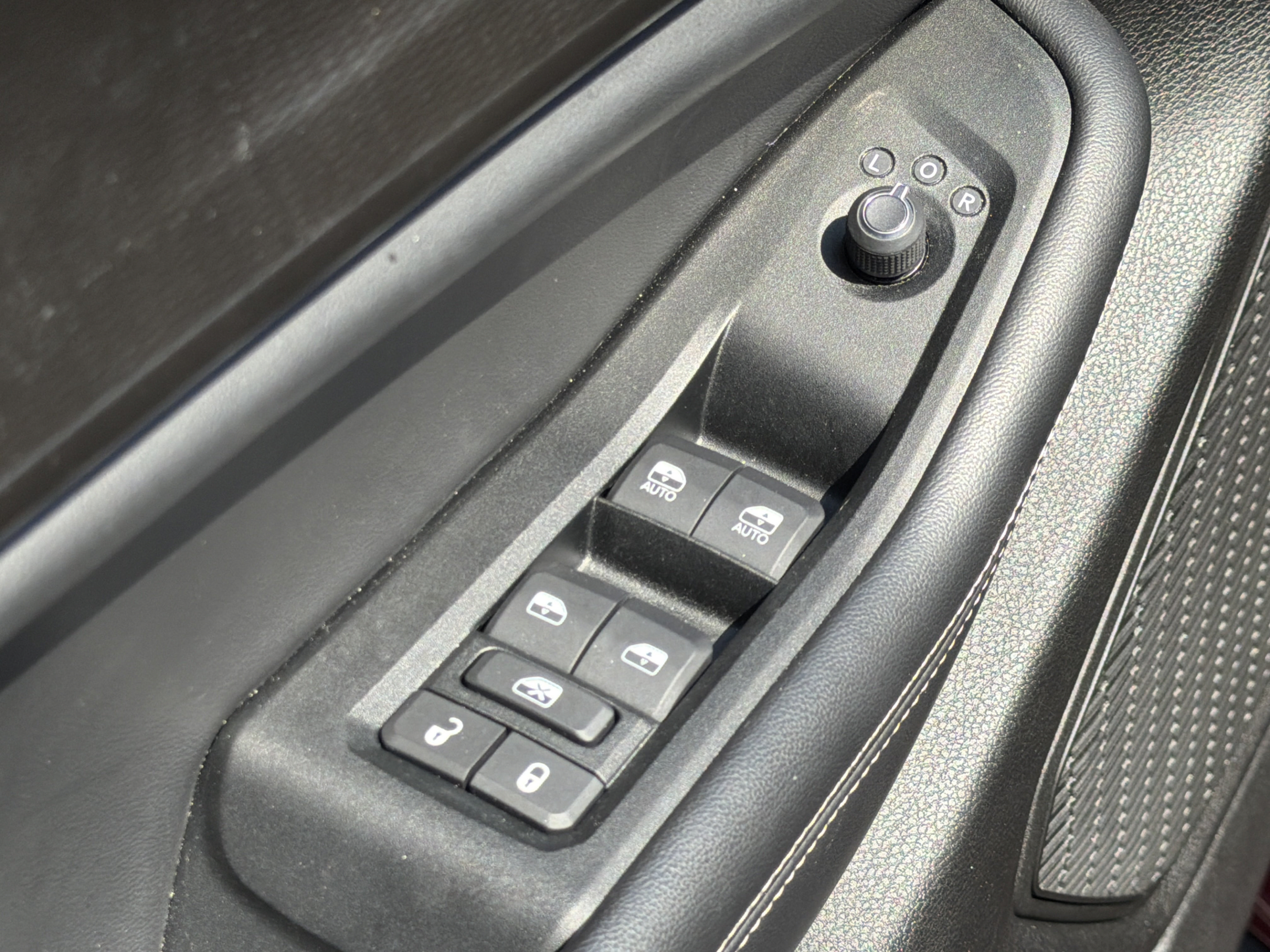 Used 2025 Jeep Grand Cherokee Laredo X RWD image 18