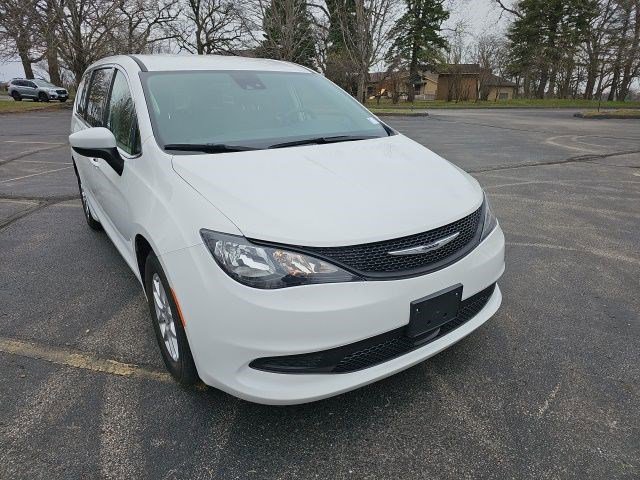 Used 2023 Chrysler Voyager LX image 8