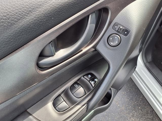 Used 2018 Nissan Rogue Sport S image 16