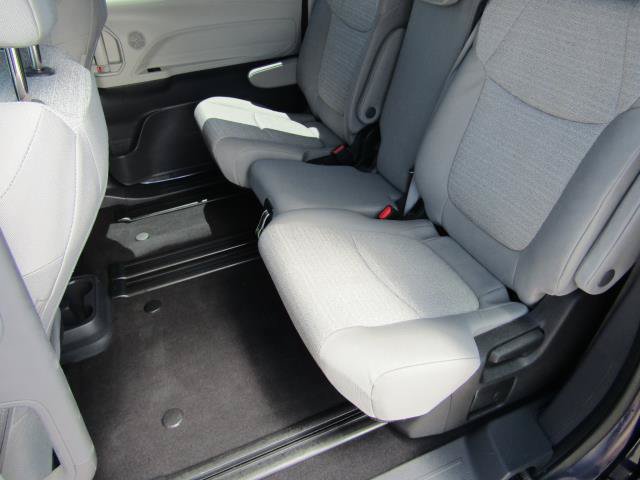 Used 2022 Toyota Sienna LE AWD/4WD image 18