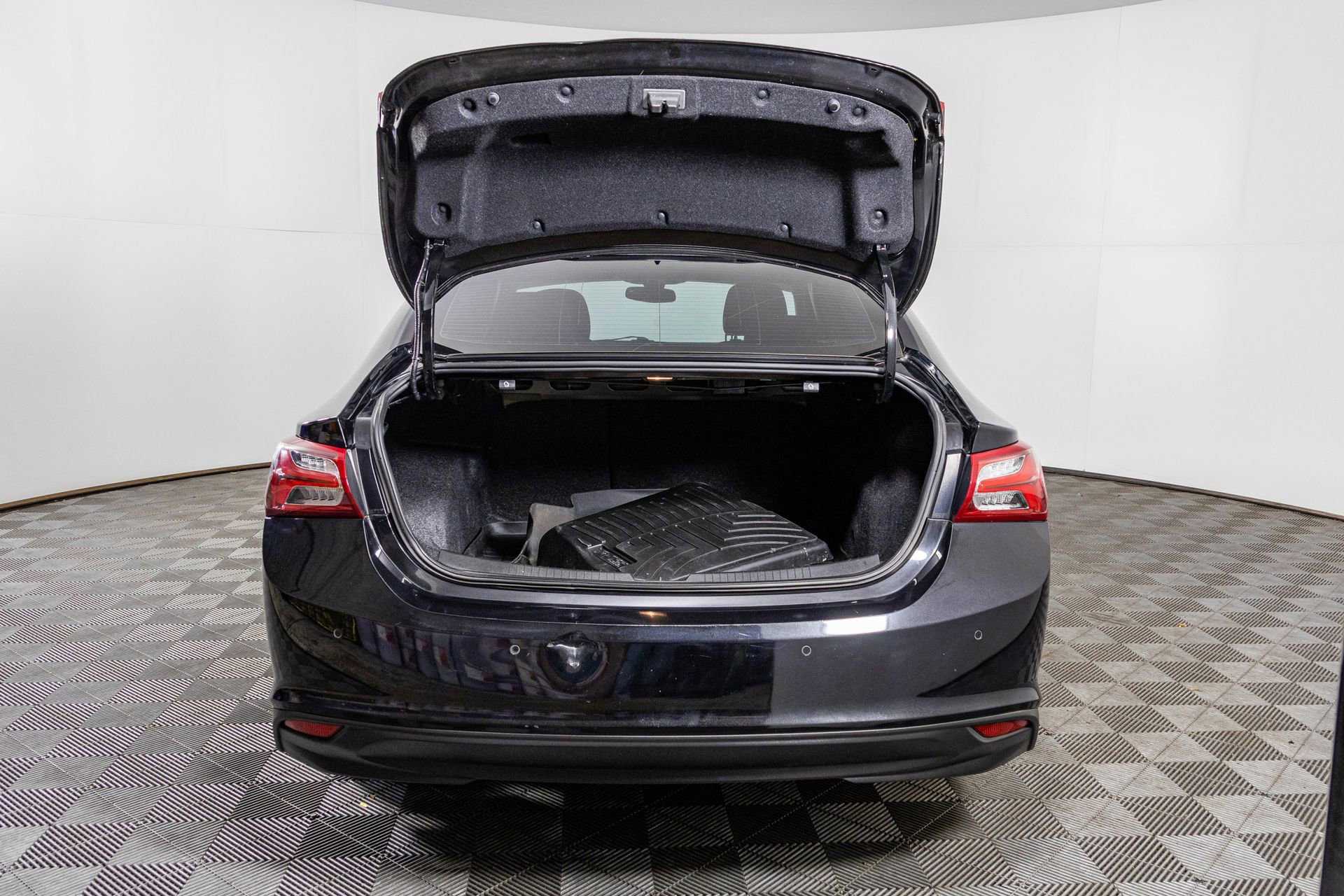 Used 2021 Chevrolet Malibu LT w/ Midnight Edition image 38