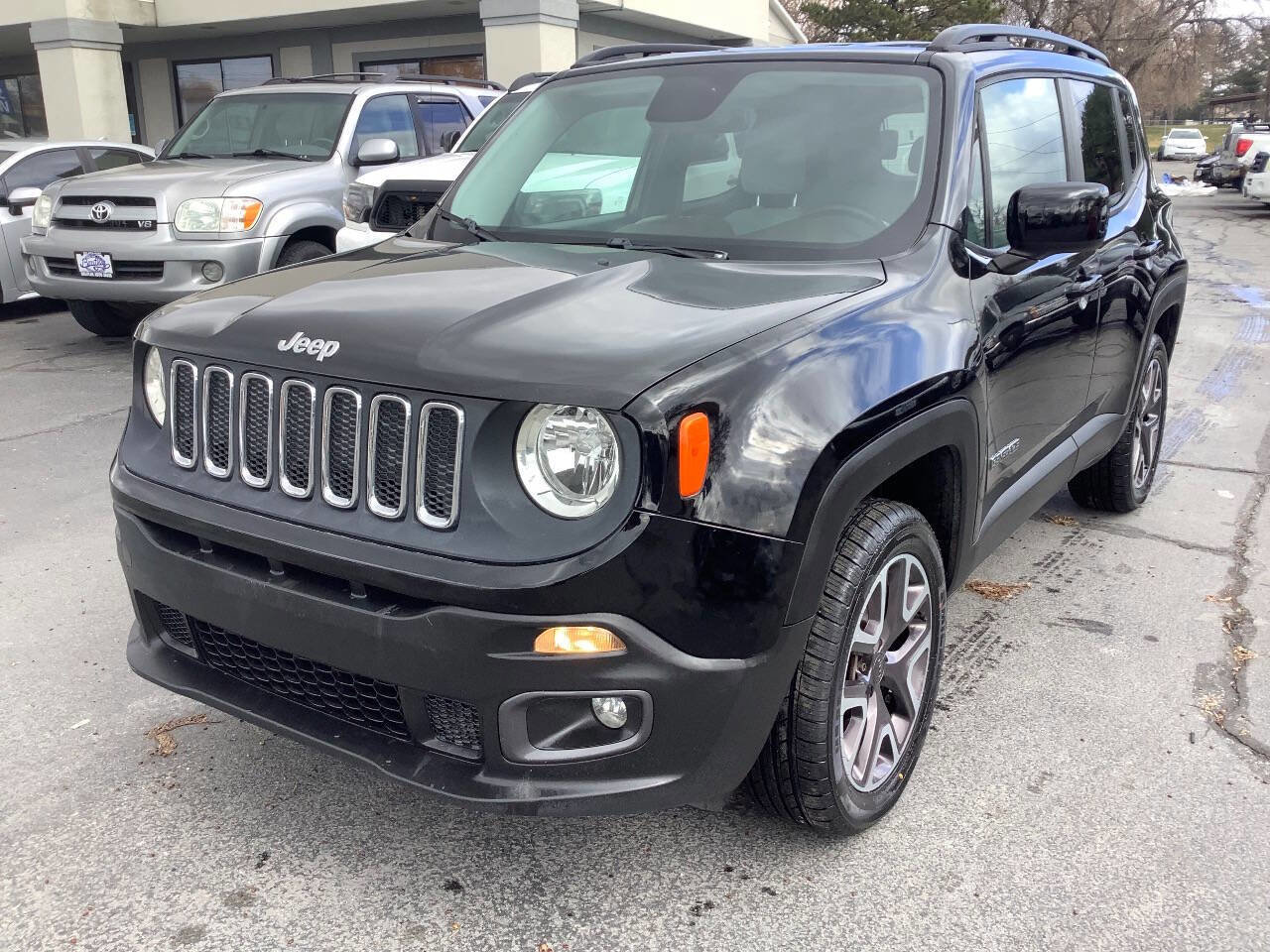 Used 2015 Jeep Renegade Latitude w/ Popular Equipment Group AWD/4WD image 3