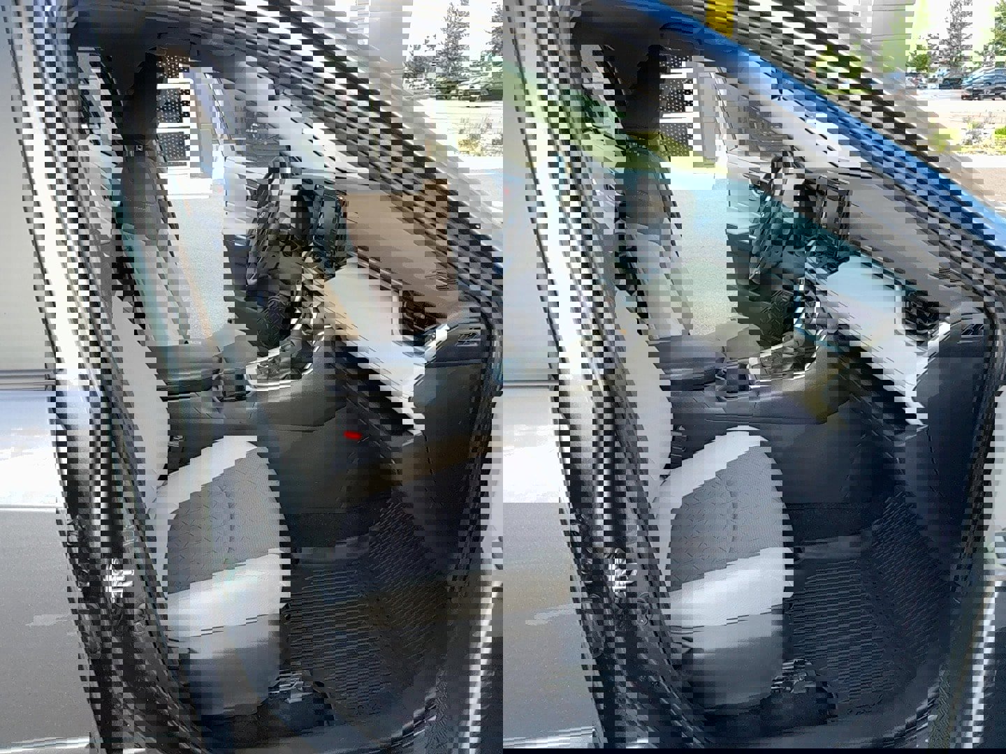 Used 2022 Toyota RAV4 XLE image 18