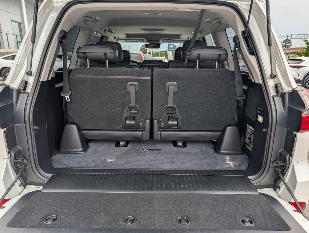 Used 2020 Lexus LX 570 4WD w/ Luxury Package image 16