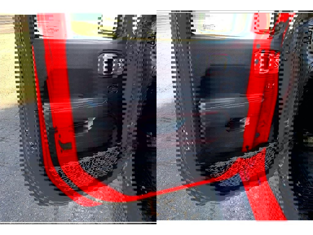 Used 2019 Jeep Wrangler Unlimited Sahara image 24