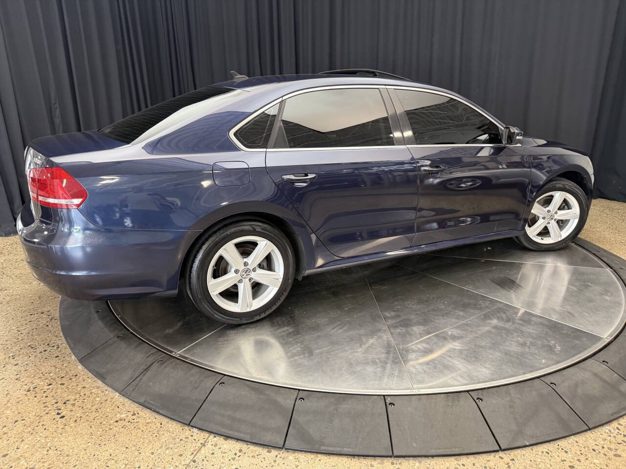 Used 2013 Volkswagen Passat TDI SE FWD image 10