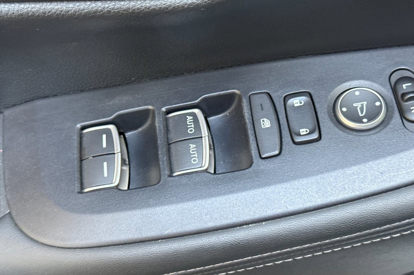 Used 2023 Honda HR-V EX-L image 13