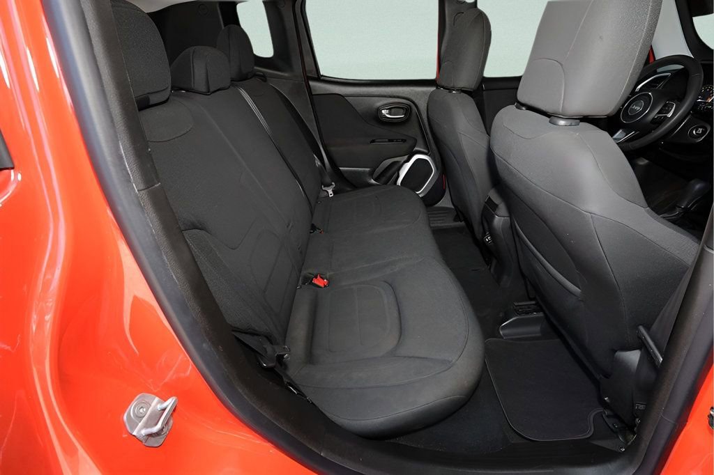 Used 2018 Jeep Renegade Latitude FWD image 14