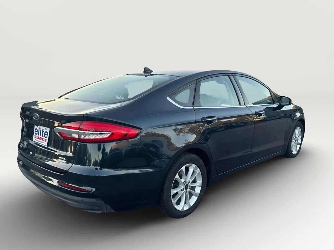 Used 2020 Ford Fusion SEL image 3