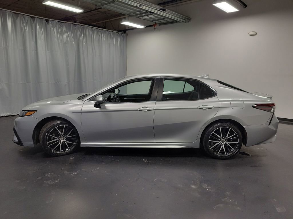 Used 2021 Toyota Camry SE FWD image 5