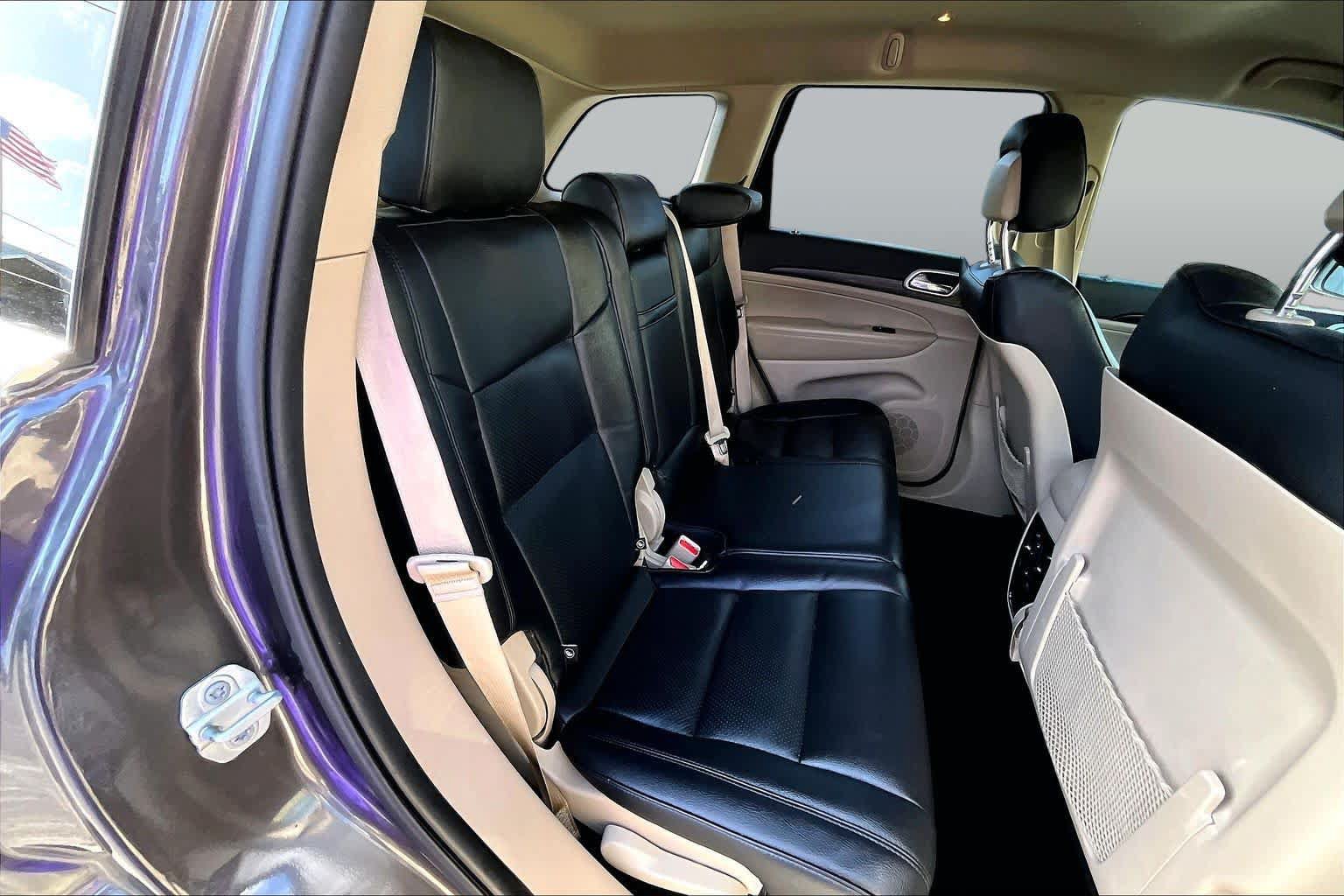 Used 2020 Jeep Grand Cherokee Laredo RWD image 22