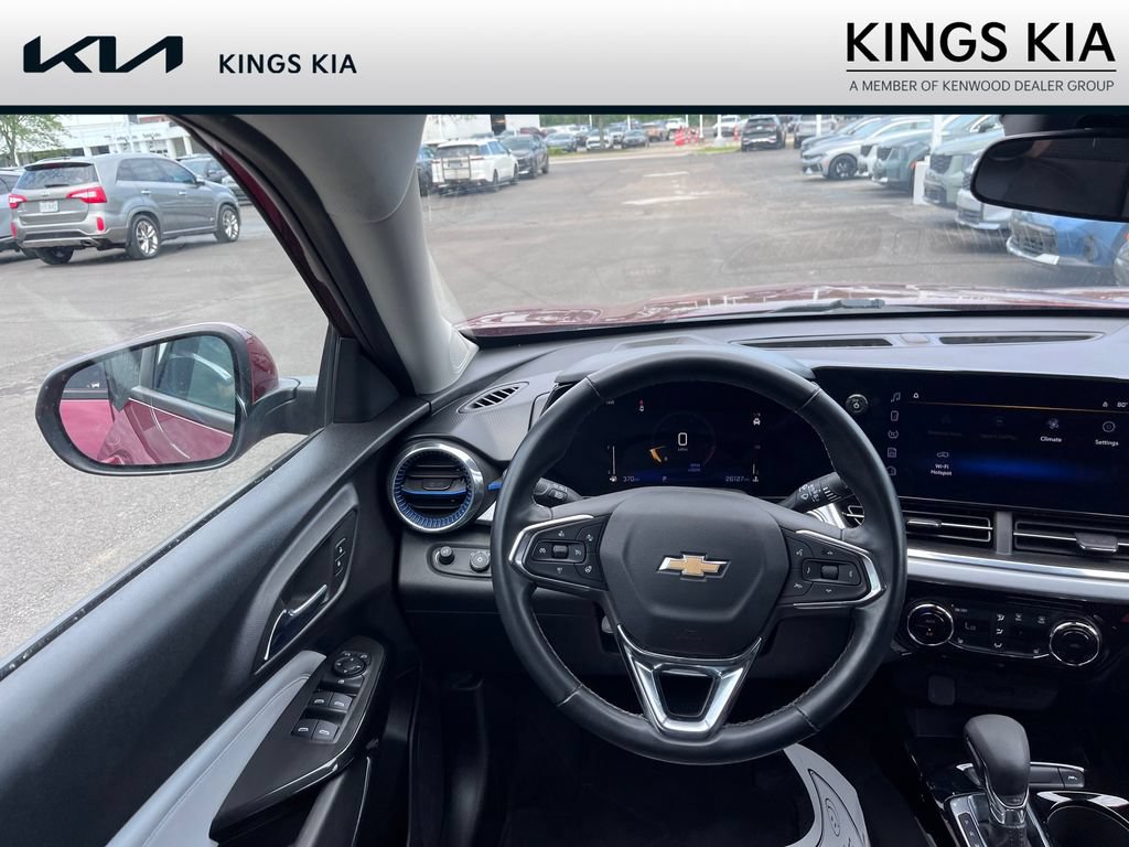 Used 2024 Chevrolet Trax LT w/ Driver Confidence Package FWD image 16