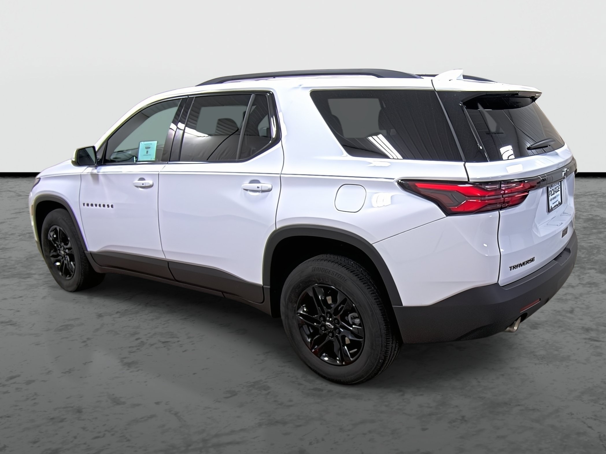 Certified 2023 Chevrolet Traverse LT w/ Midnight/Sport Edition FWD image 2