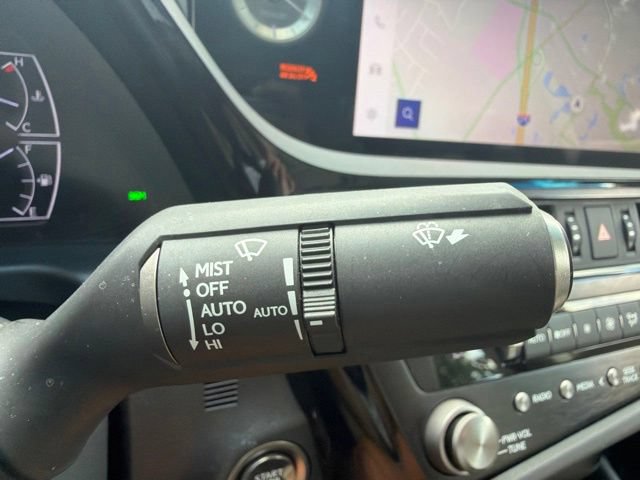 Used 2024 Lexus ES 350 w/ Technology Package FWD image 23