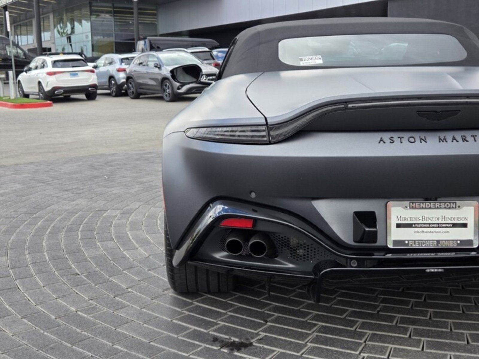 Used 2023 Aston Martin V8 Vantage Roadster RWD image 11