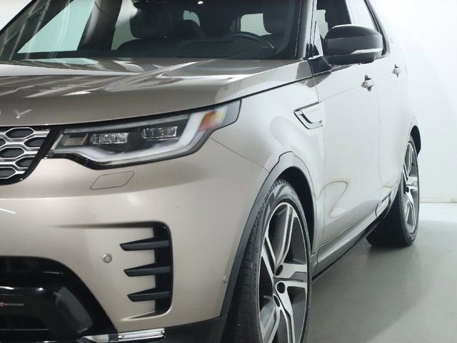Certified 2023 Land Rover Discovery Metropolitan Edition AWD/4WD image 14