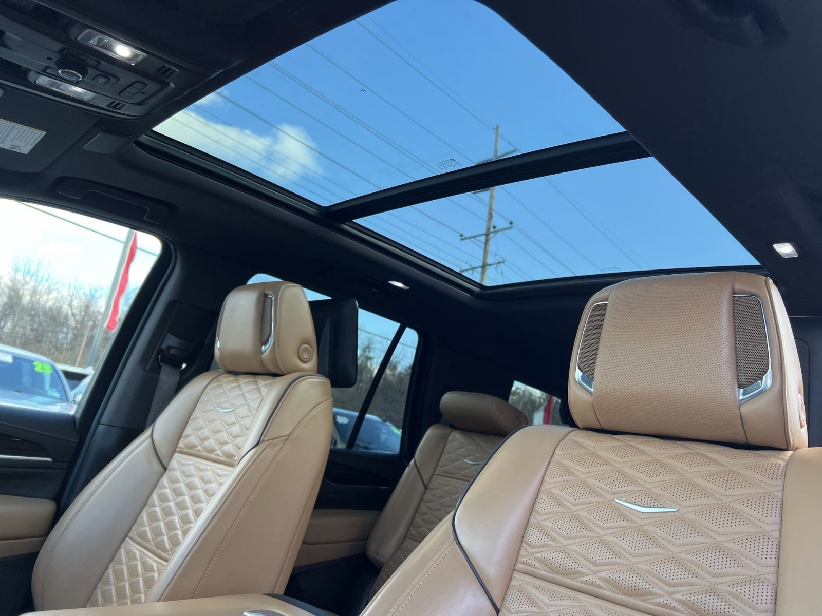 Used 2023 Cadillac Escalade Premium Luxury image 24