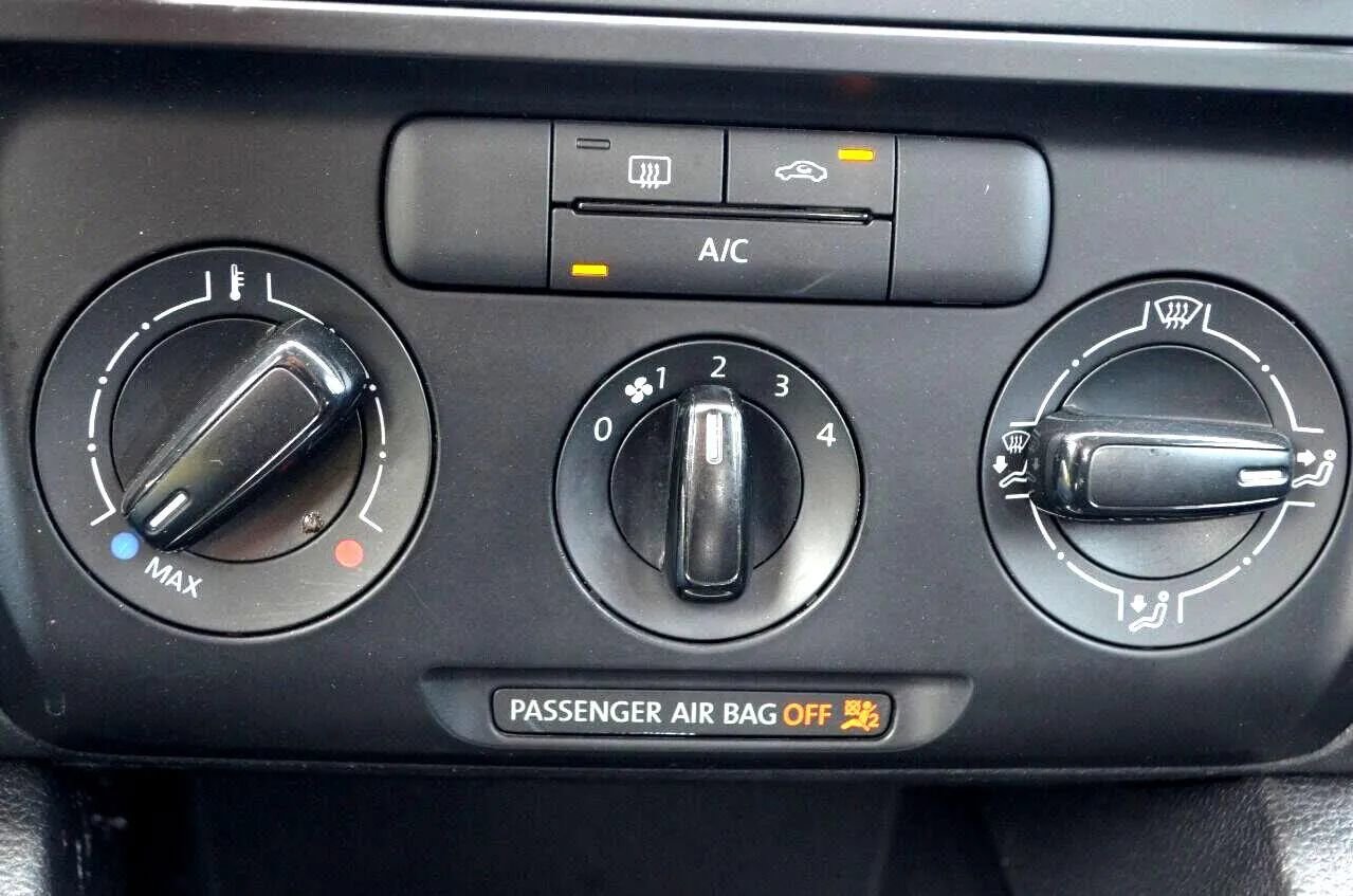 Used 2014 Volkswagen Jetta S image 37