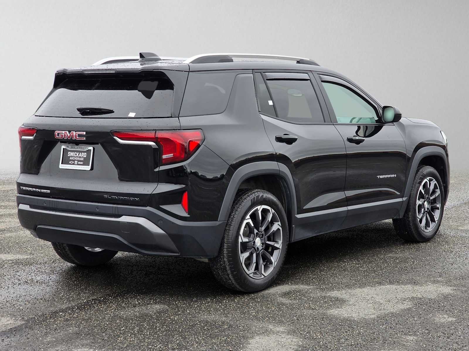 Used 2025 GMC Terrain Elevation w/ Elevation Premium Package AWD/4WD image 3
