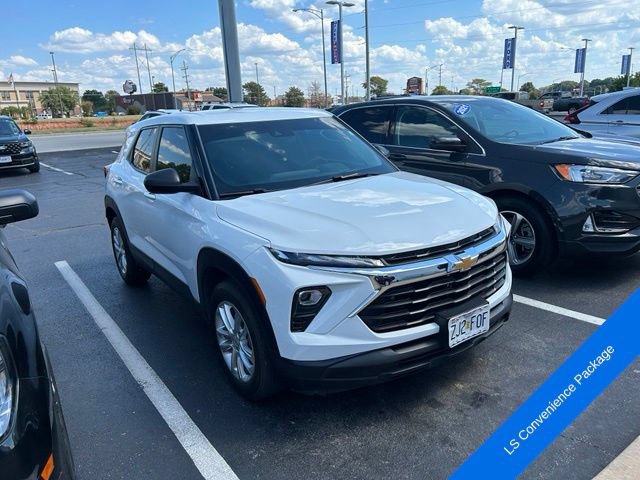 Used 2024 Chevrolet TrailBlazer LS w/ LS Convenience Package FWD image 3