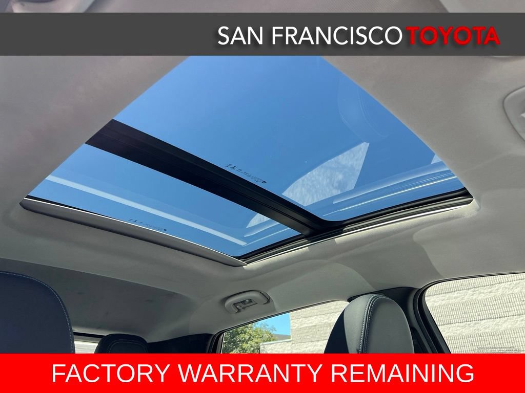 Used 2022 Chevrolet Bolt EUV Premier w/ Sun & Sound Package FWD image 21