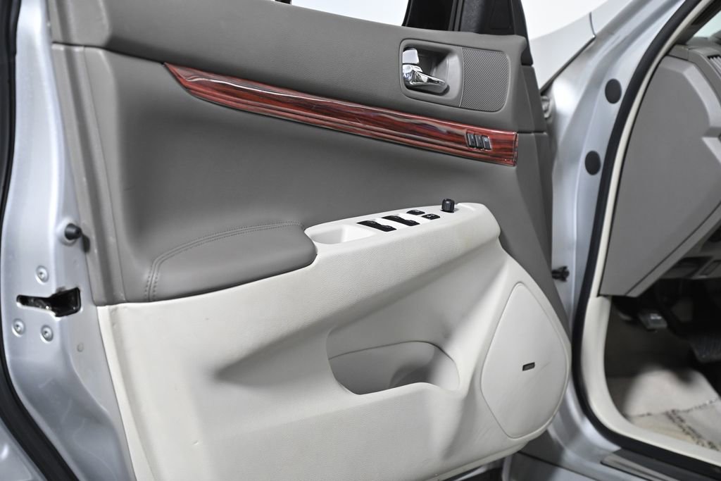 Used 2012 INFINITI G37 Journey w/ Premium Pkg image 28