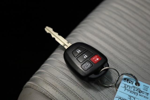 Used 2014 Toyota Highlander Plus image 37