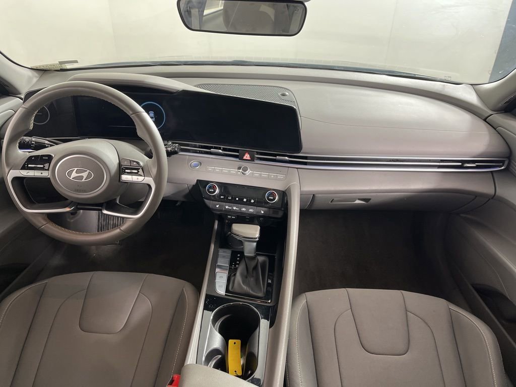 Used 2025 Hyundai Elantra SEL image 17
