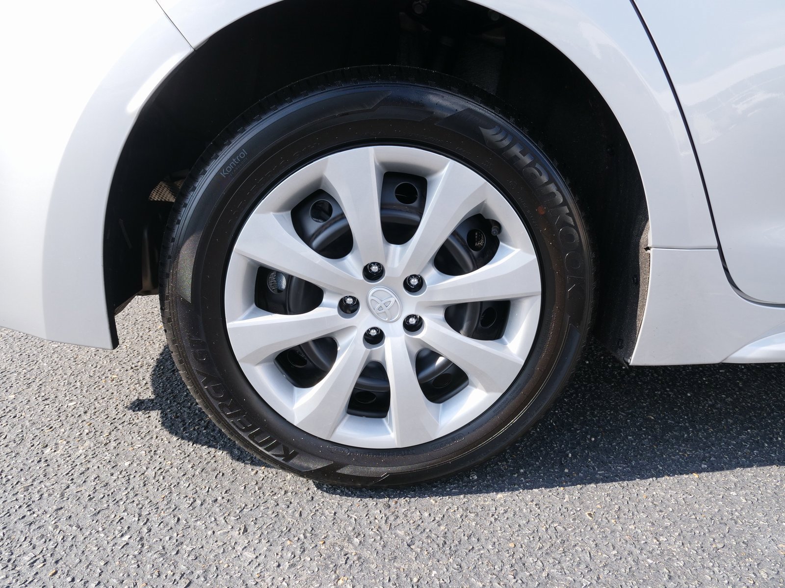 Used 2025 Toyota Corolla LE image 11